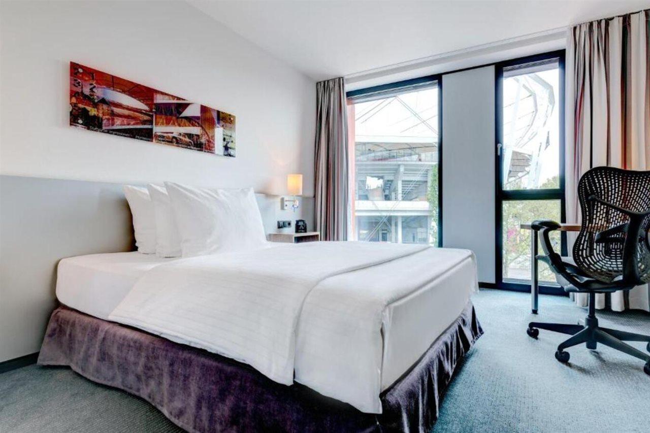 Hilton Garden Inn Stuttgart Neckarpark Экстерьер фото