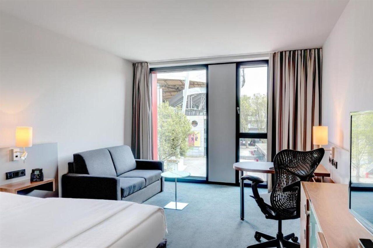 Hilton Garden Inn Stuttgart Neckarpark Экстерьер фото