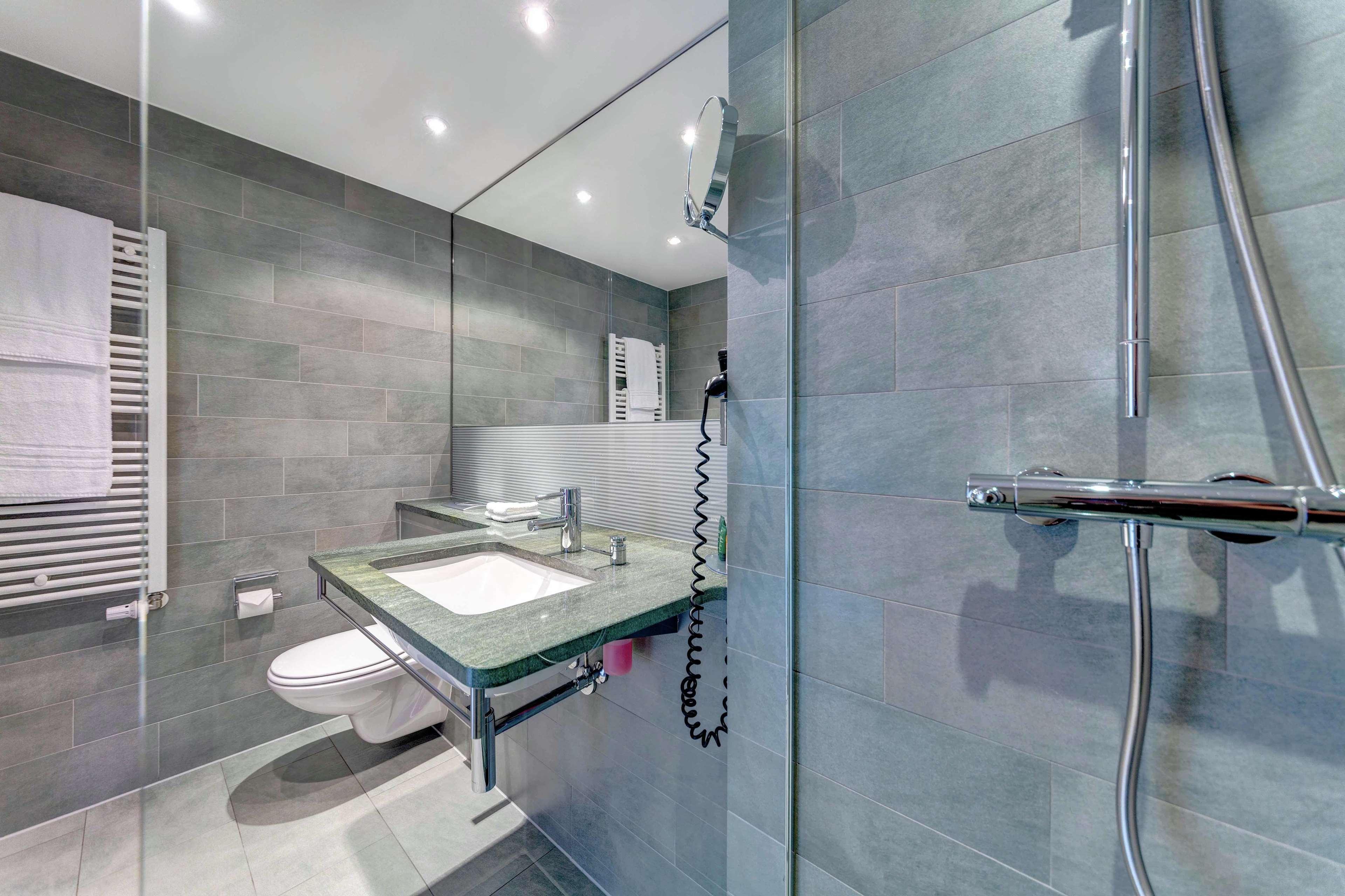 Hilton Garden Inn Stuttgart Neckarpark Экстерьер фото
