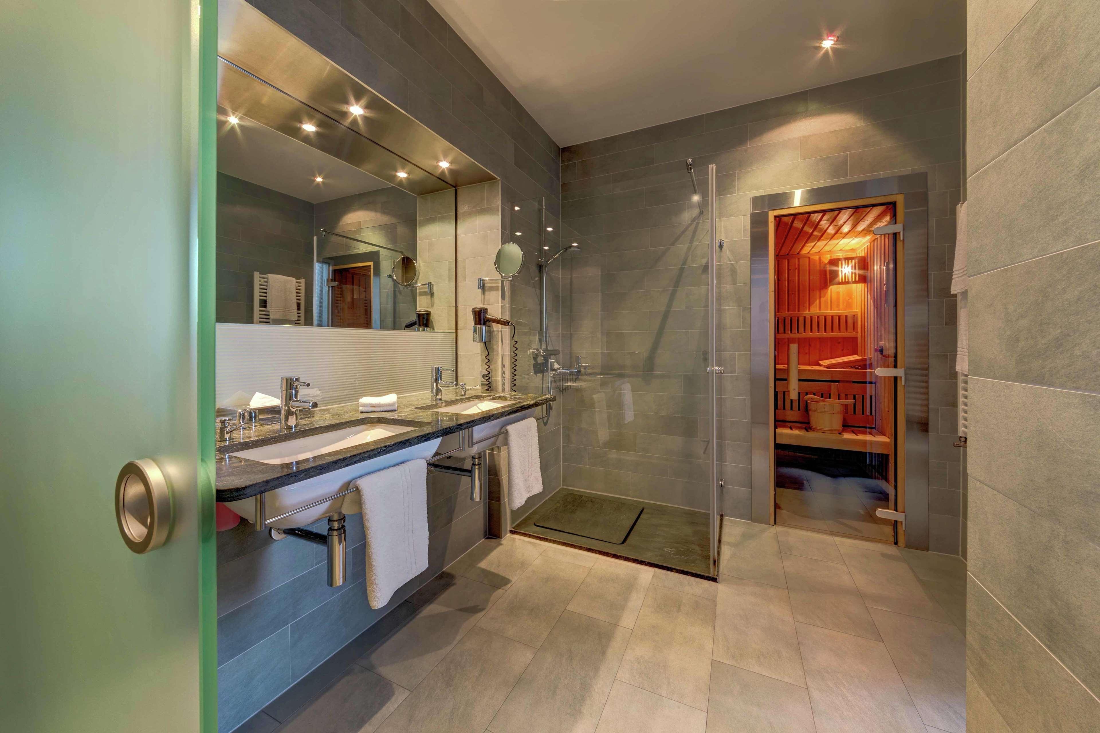 Hilton Garden Inn Stuttgart Neckarpark Экстерьер фото
