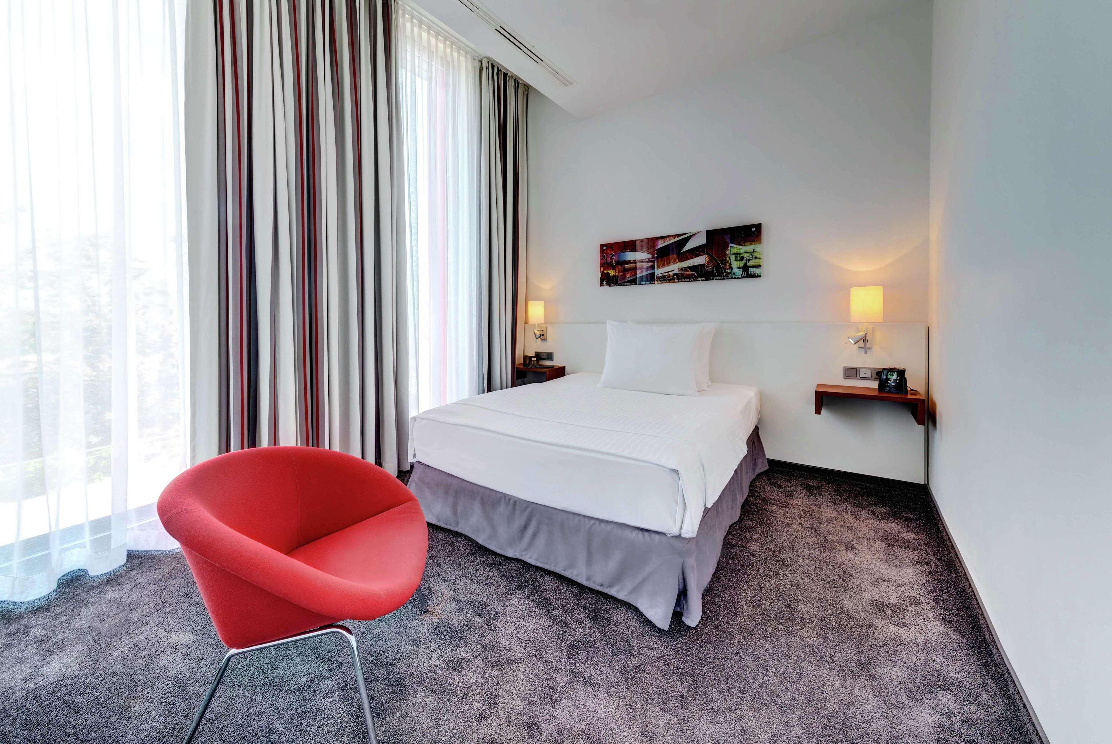 Hilton Garden Inn Stuttgart Neckarpark Экстерьер фото