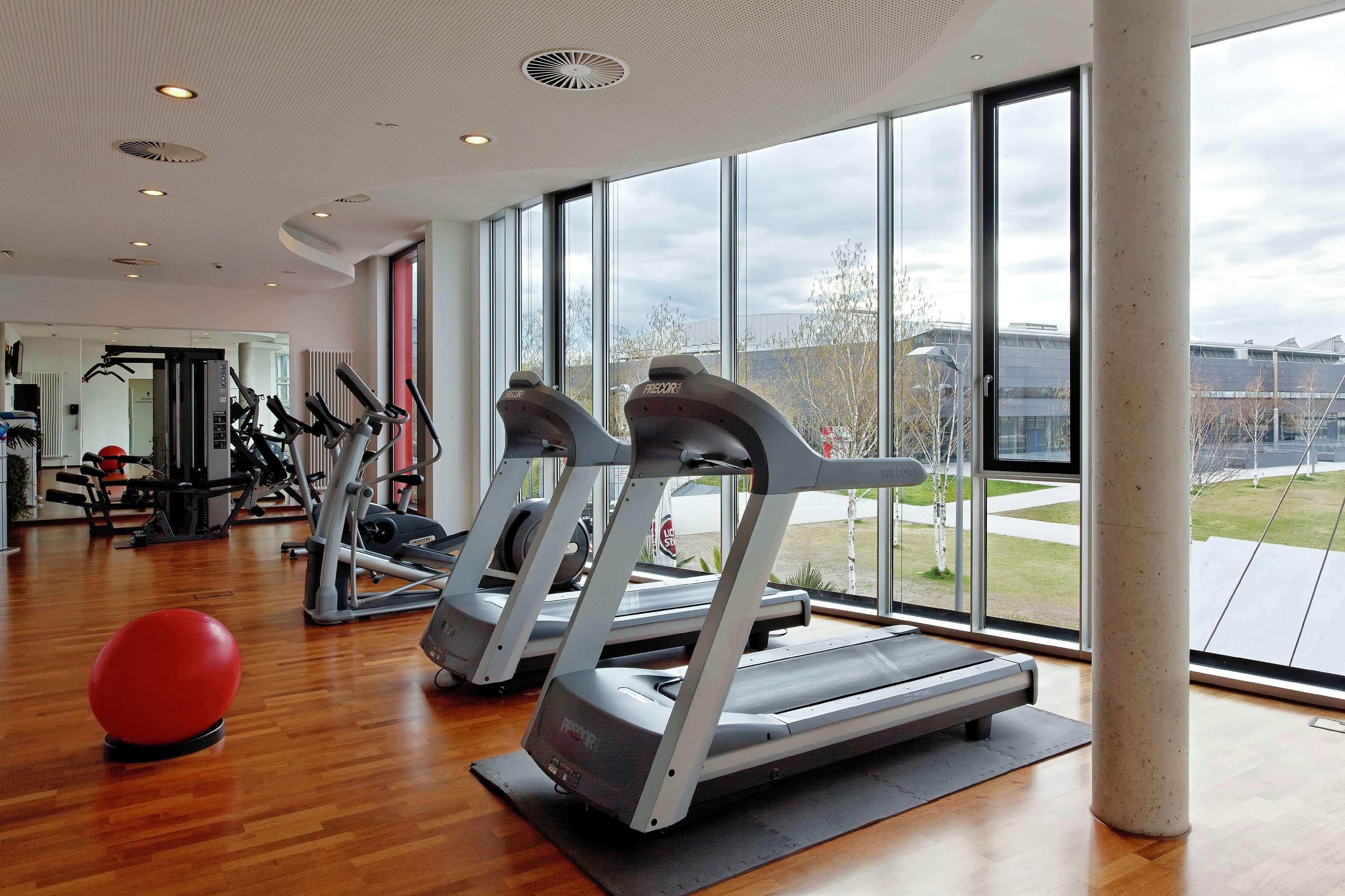 Hilton Garden Inn Stuttgart Neckarpark Экстерьер фото