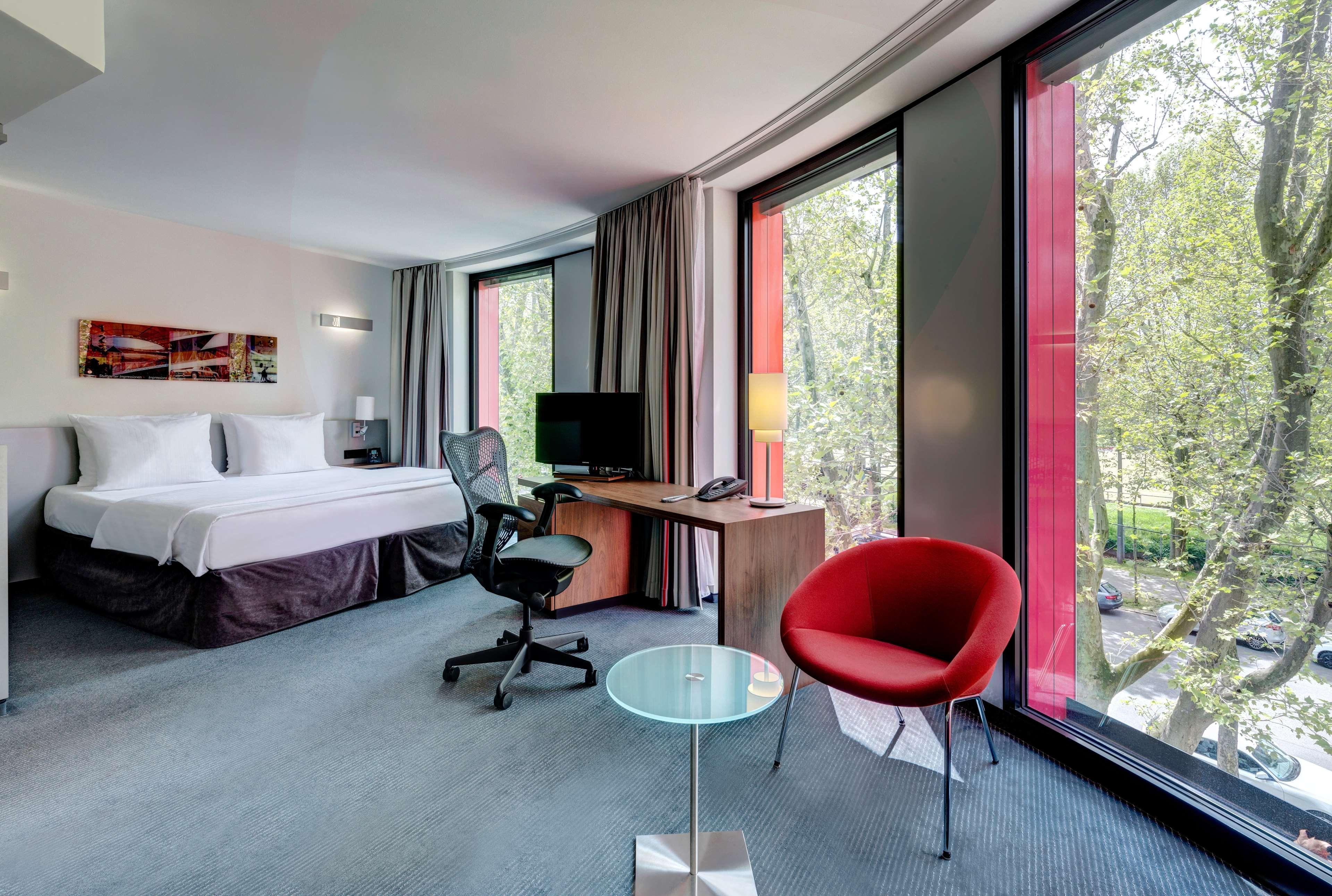 Hilton Garden Inn Stuttgart Neckarpark Экстерьер фото