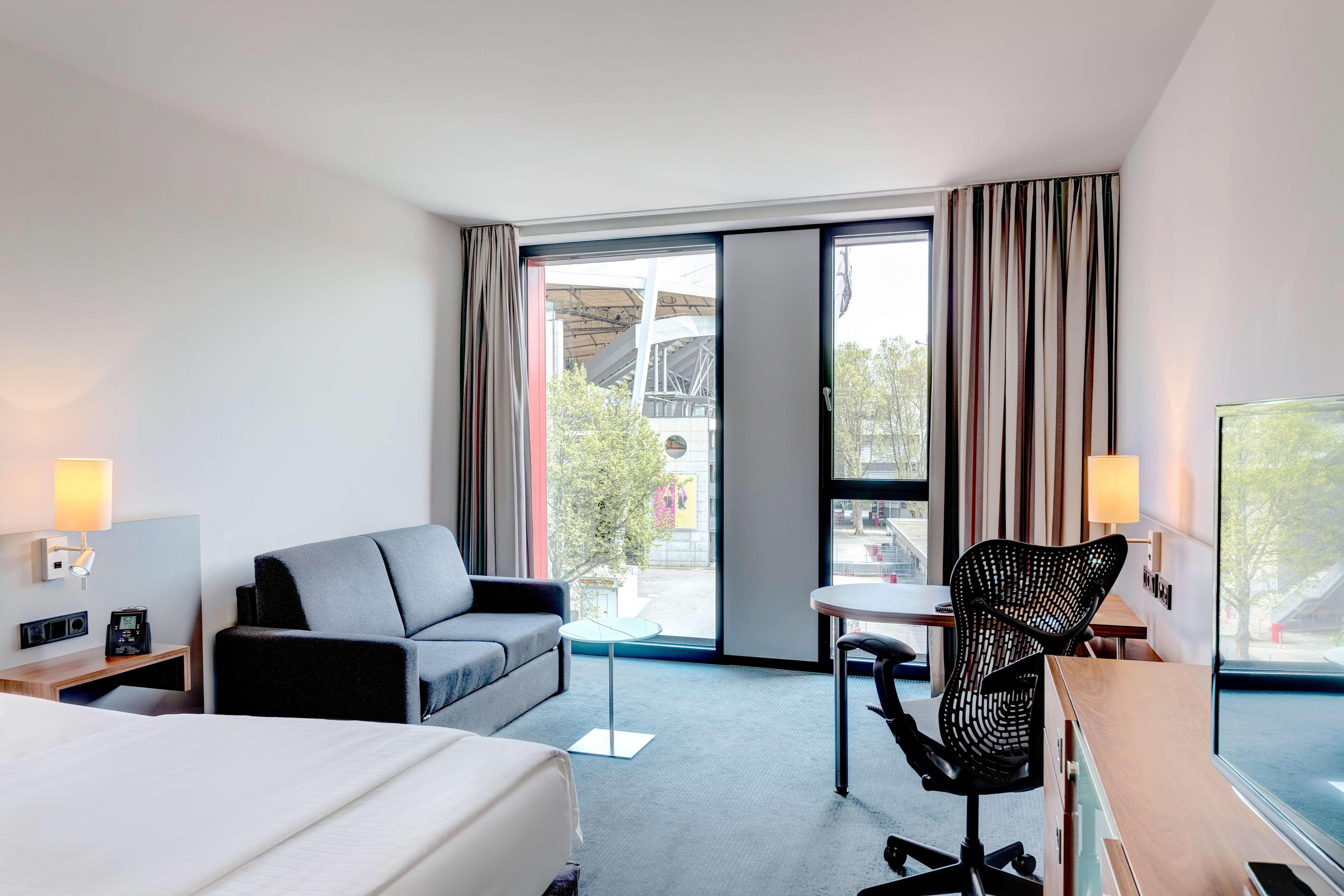 Hilton Garden Inn Stuttgart Neckarpark Экстерьер фото
