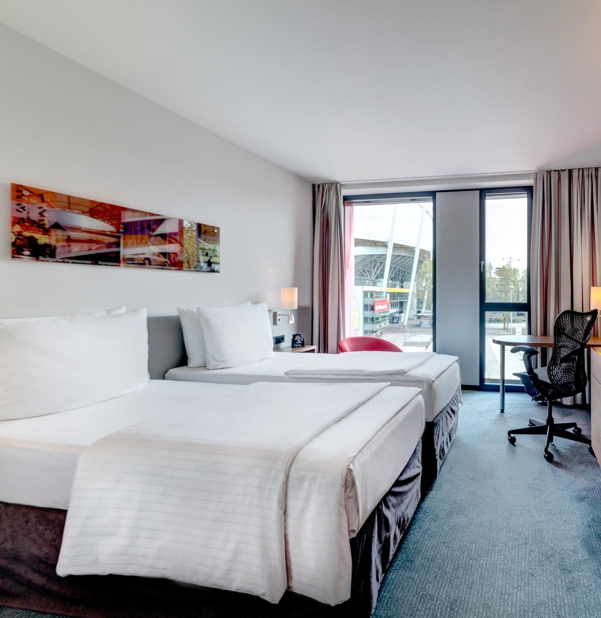 Hilton Garden Inn Stuttgart Neckarpark Экстерьер фото