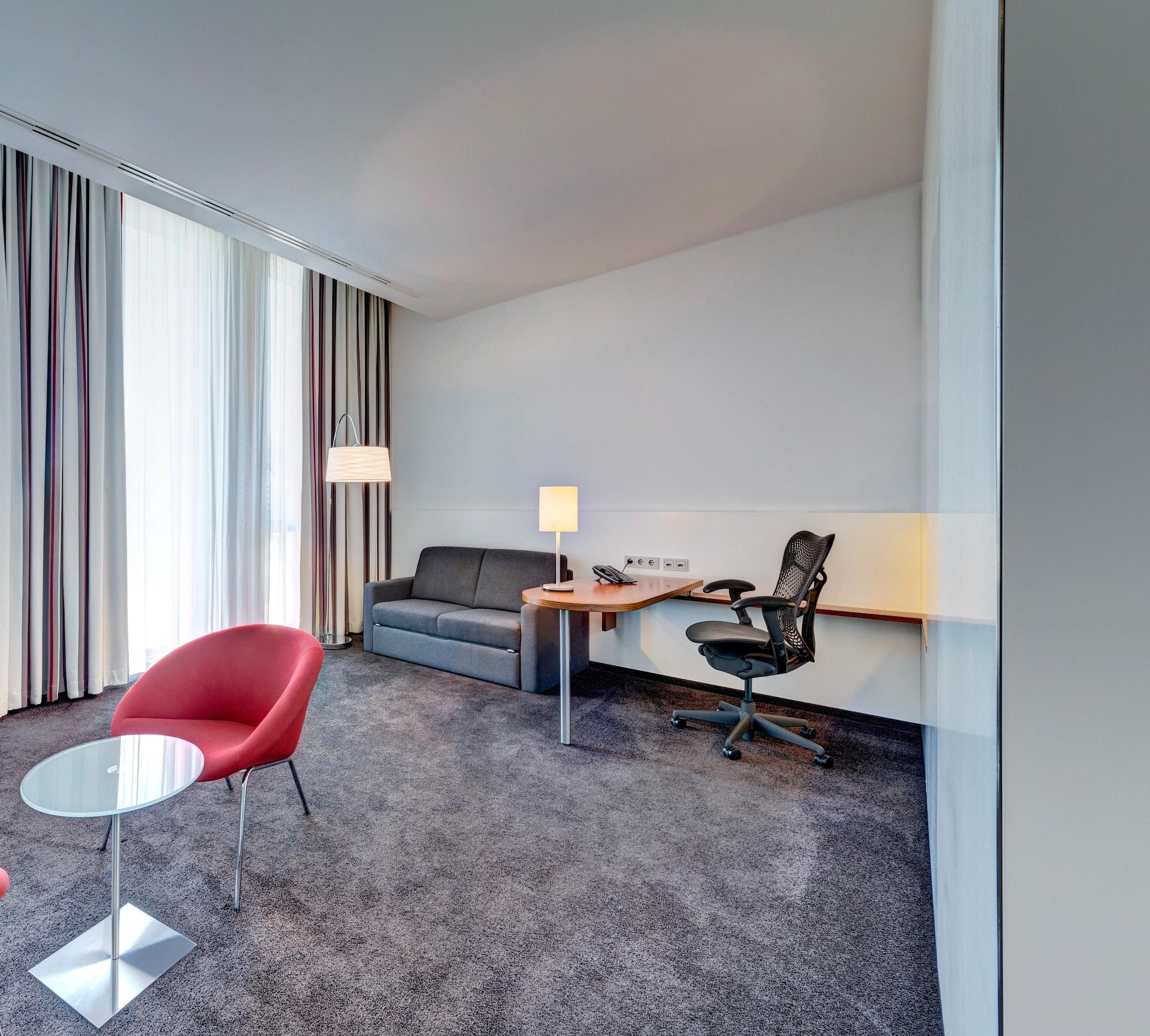 Hilton Garden Inn Stuttgart Neckarpark Экстерьер фото