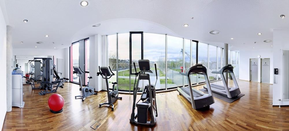 Hilton Garden Inn Stuttgart Neckarpark Экстерьер фото