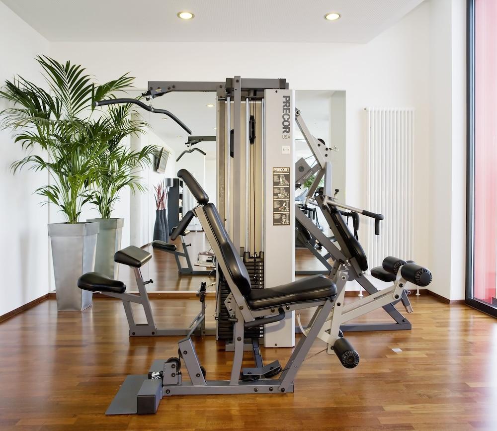 Hilton Garden Inn Stuttgart Neckarpark Экстерьер фото