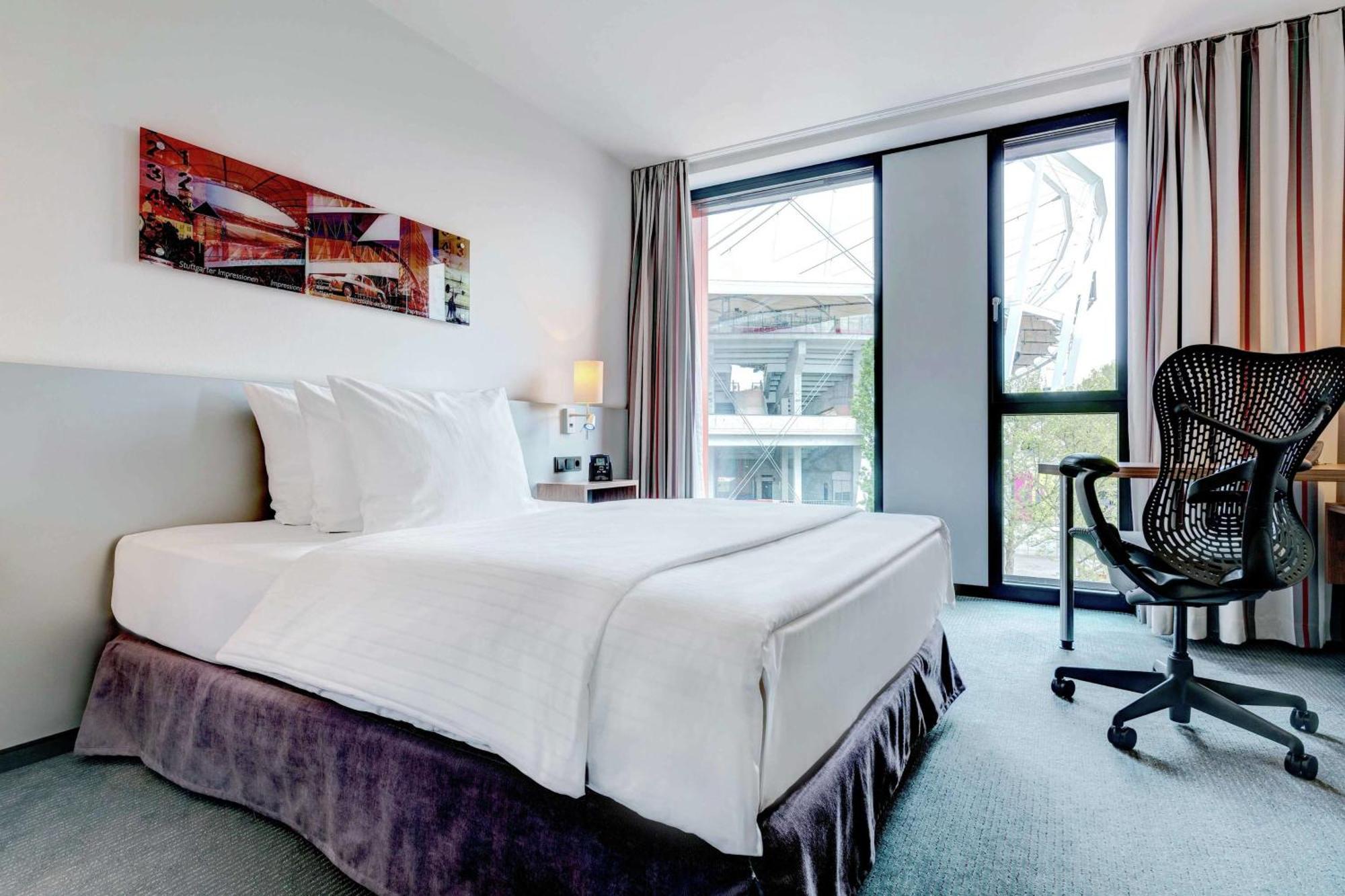 Hilton Garden Inn Stuttgart Neckarpark Экстерьер фото