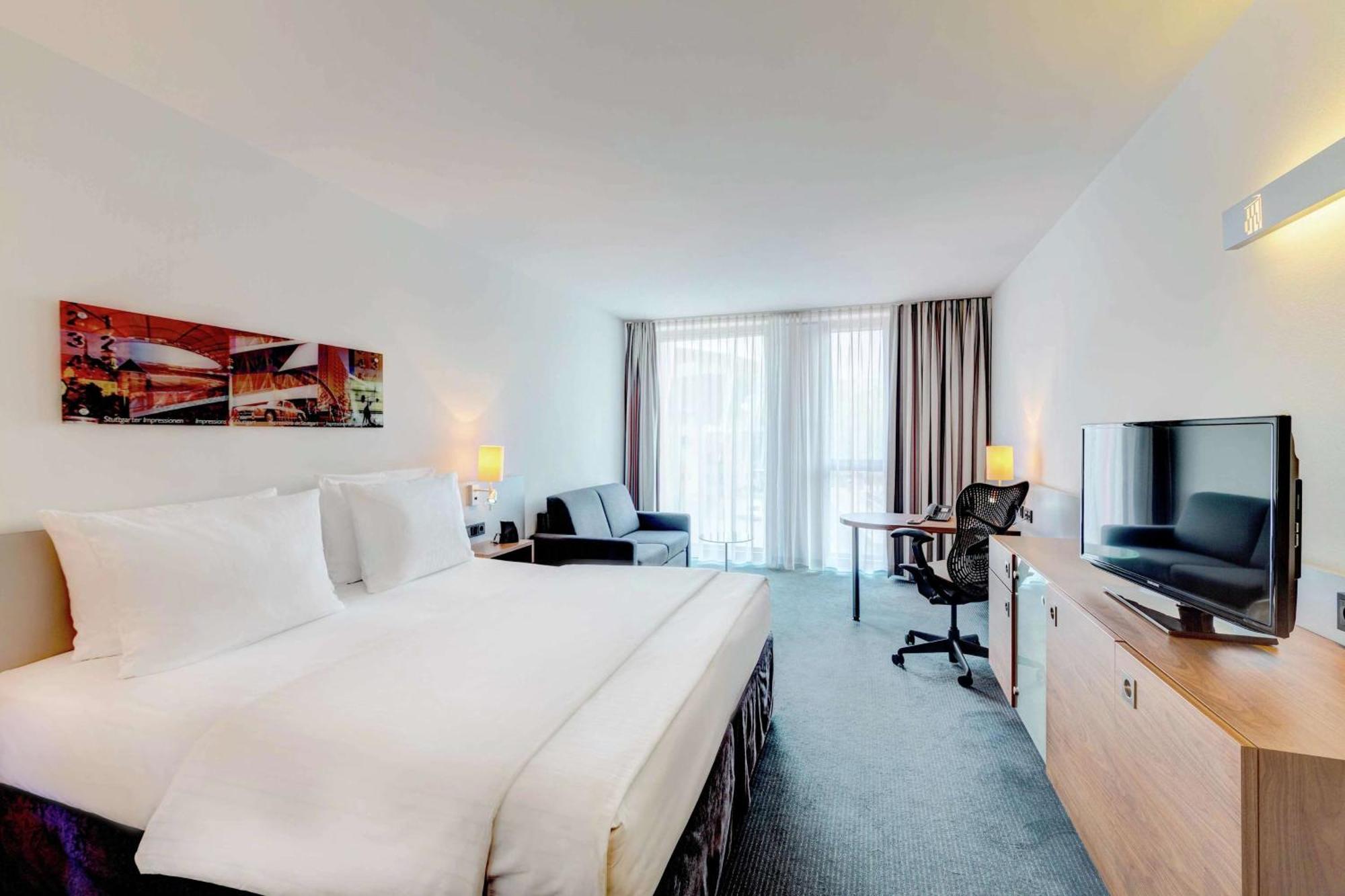 Hilton Garden Inn Stuttgart Neckarpark Экстерьер фото