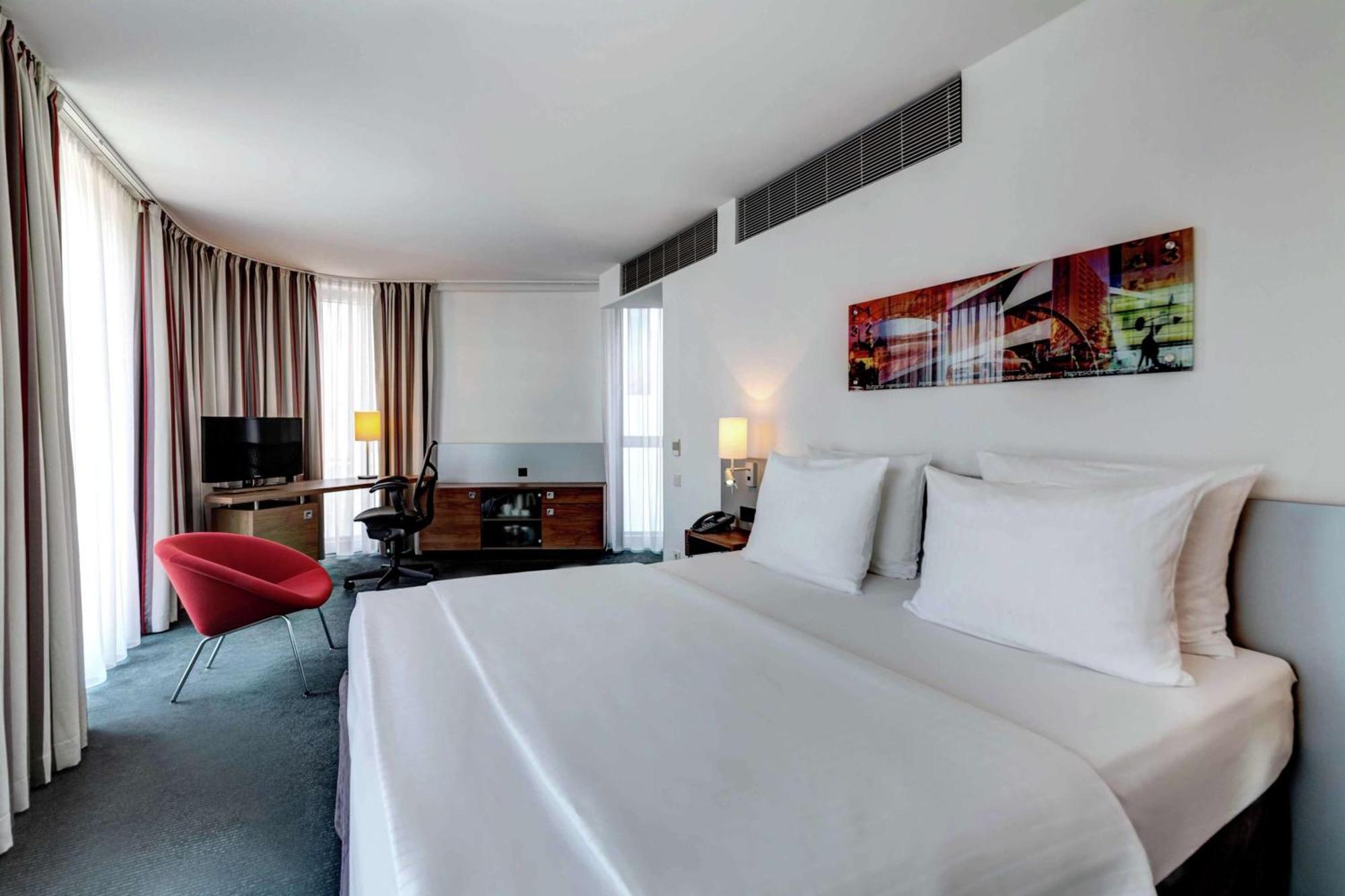 Hilton Garden Inn Stuttgart Neckarpark Экстерьер фото
