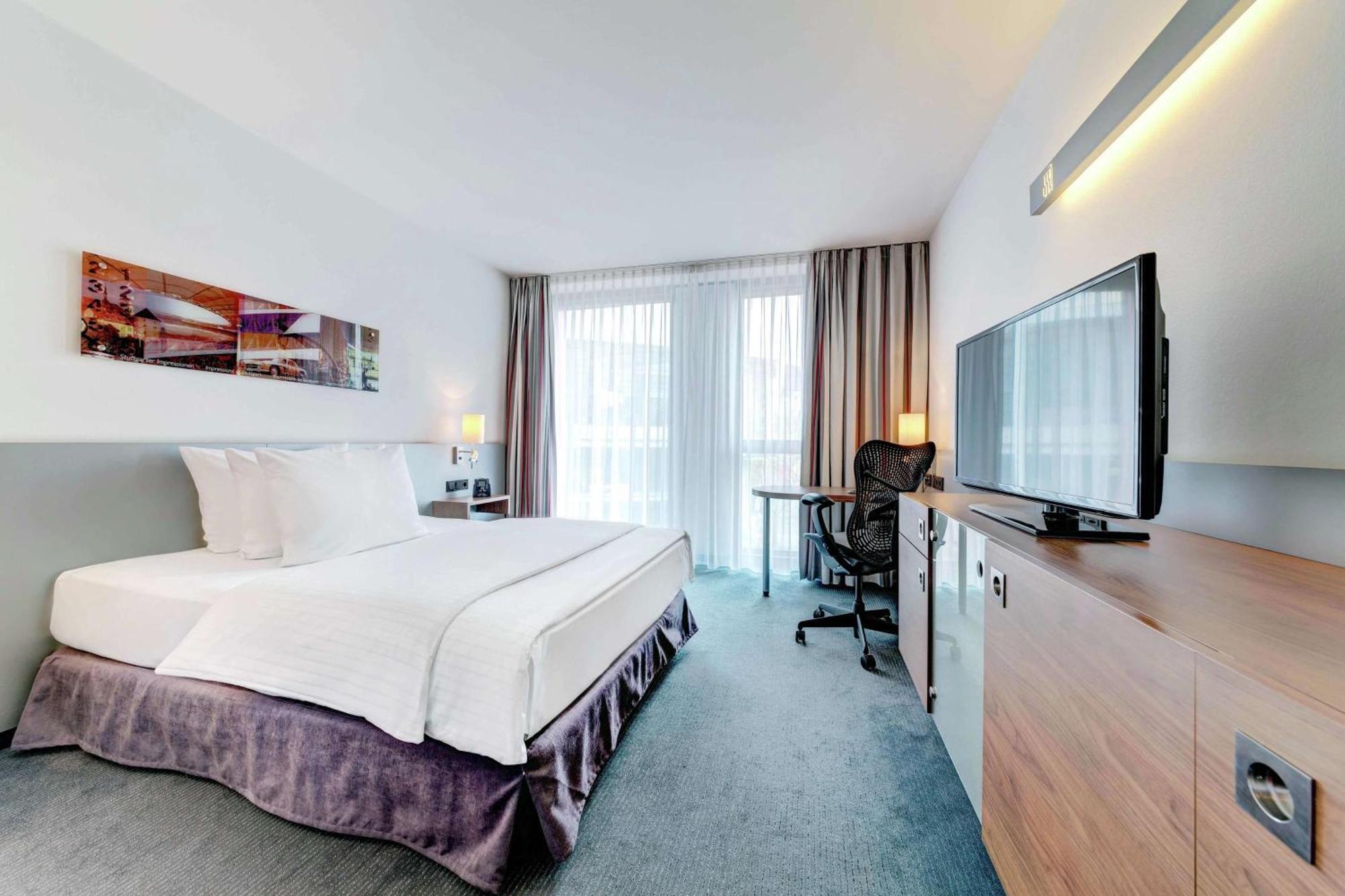 Hilton Garden Inn Stuttgart Neckarpark Экстерьер фото