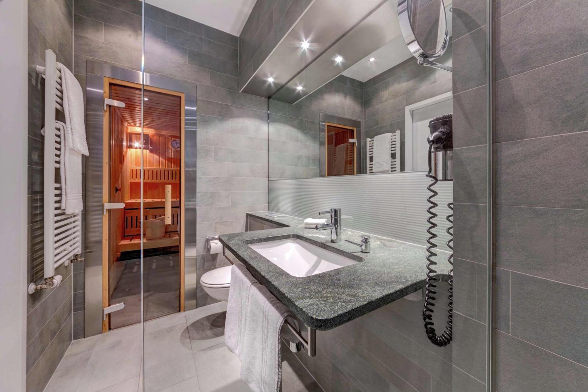 Hilton Garden Inn Stuttgart Neckarpark Экстерьер фото