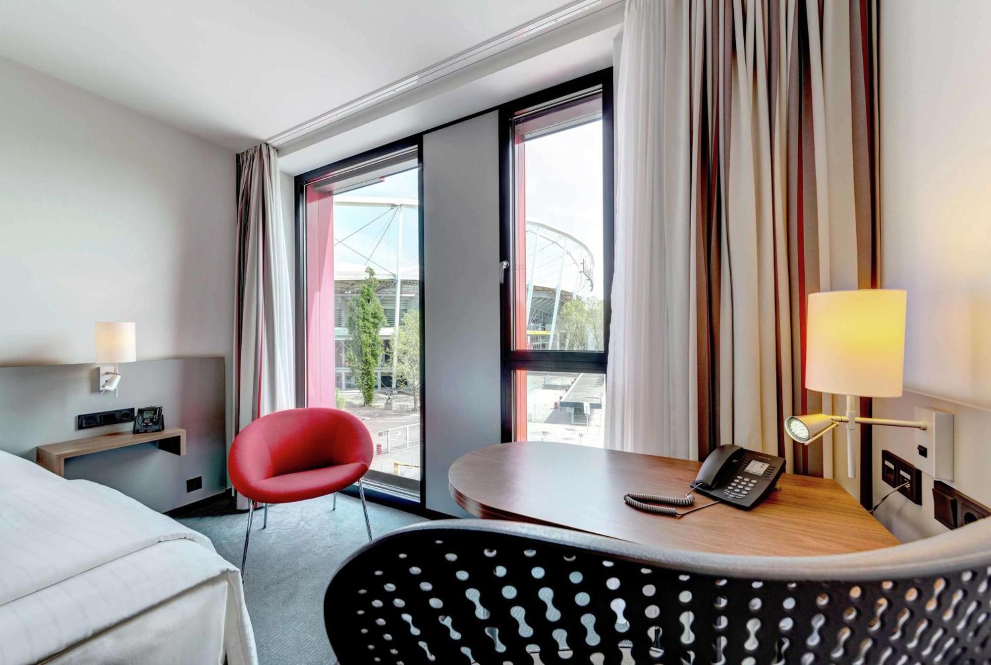 Hilton Garden Inn Stuttgart Neckarpark Экстерьер фото