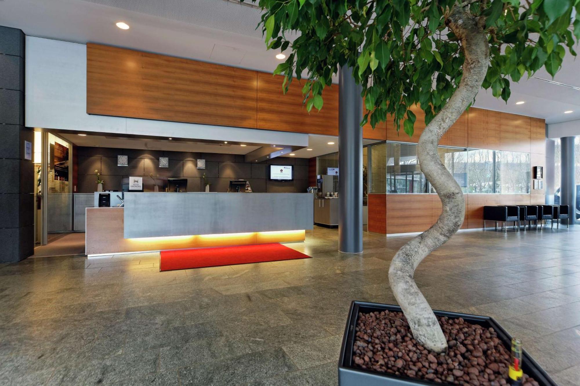 Hilton Garden Inn Stuttgart Neckarpark Экстерьер фото