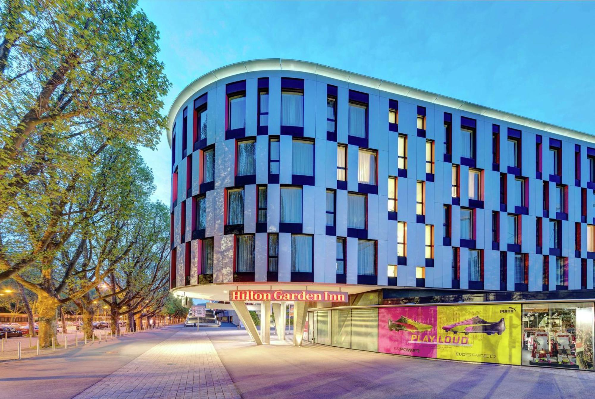 Hilton Garden Inn Stuttgart Neckarpark Экстерьер фото