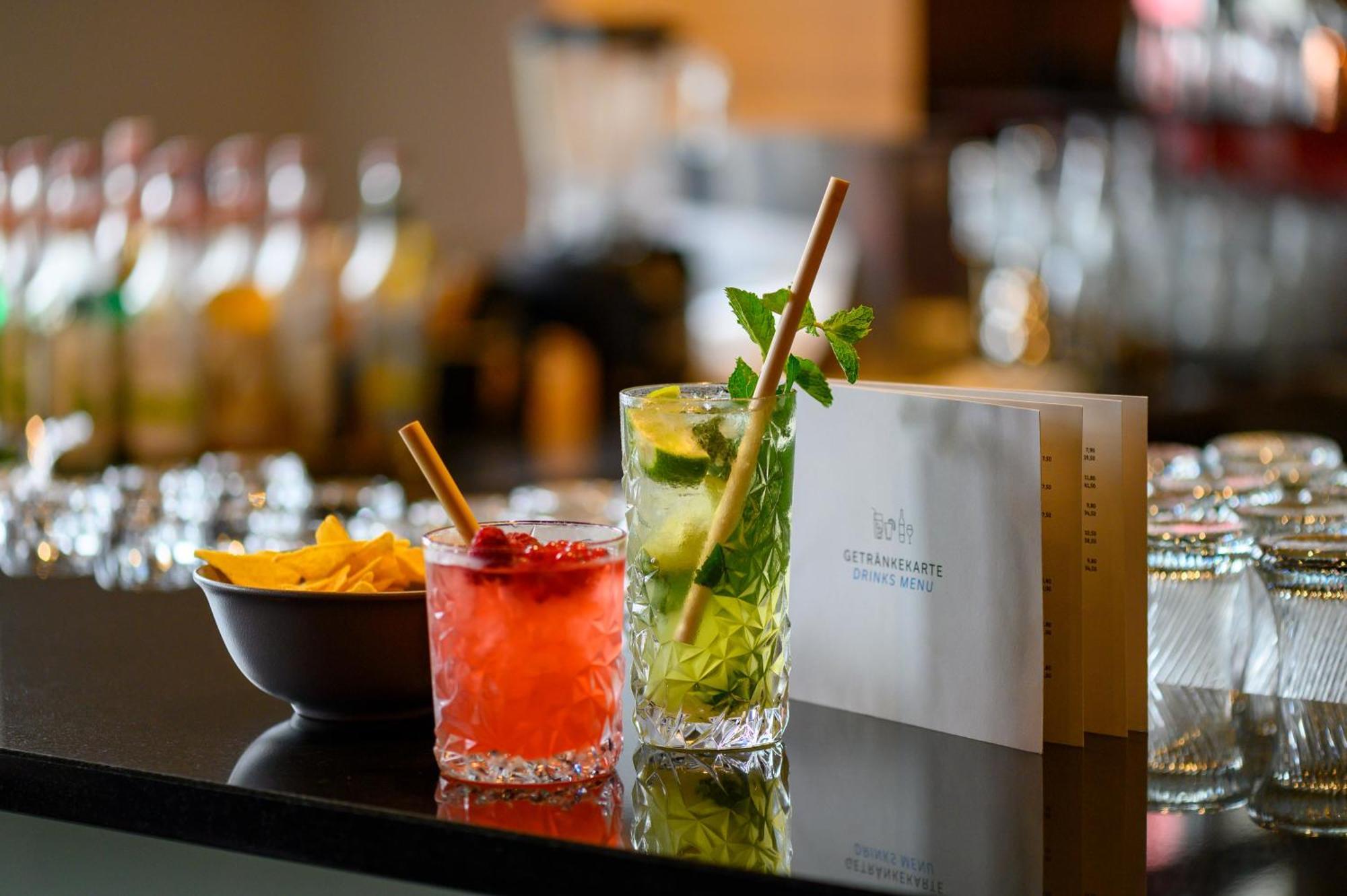 Hilton Garden Inn Stuttgart Neckarpark Экстерьер фото
