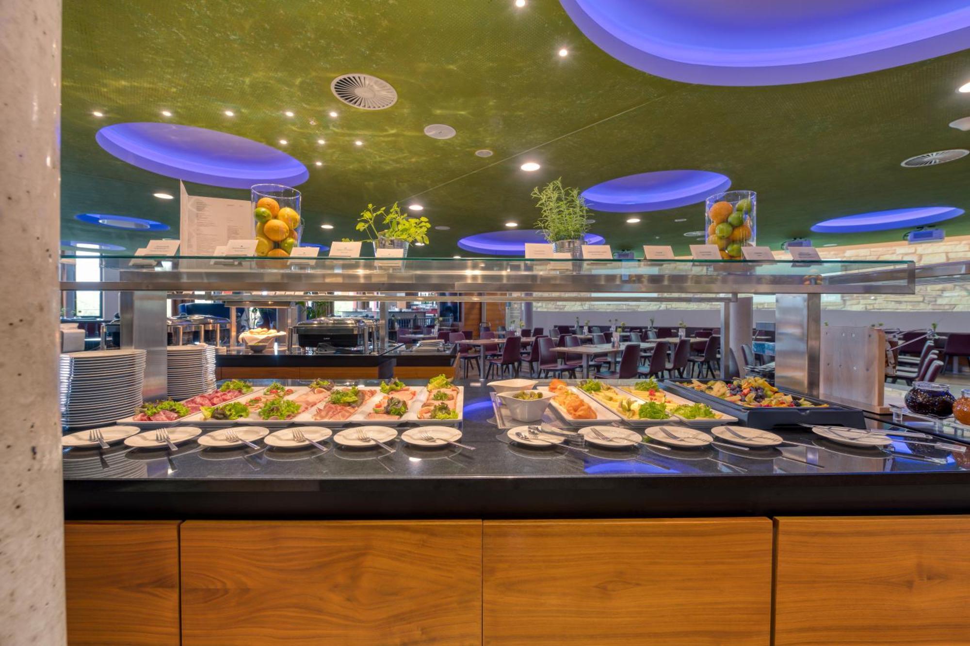 Hilton Garden Inn Stuttgart Neckarpark Экстерьер фото
