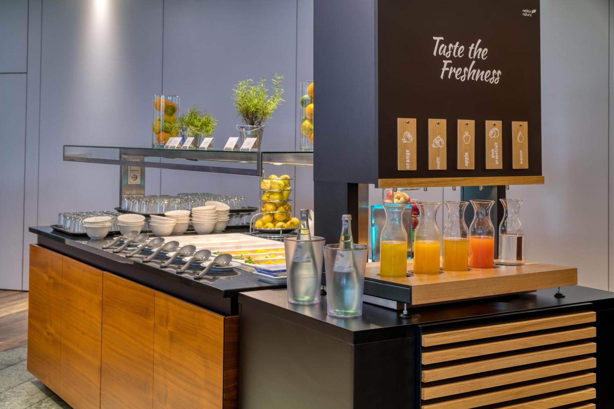 Hilton Garden Inn Stuttgart Neckarpark Экстерьер фото