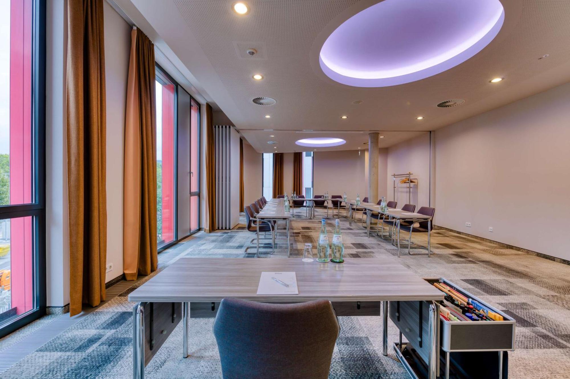 Hilton Garden Inn Stuttgart Neckarpark Экстерьер фото
