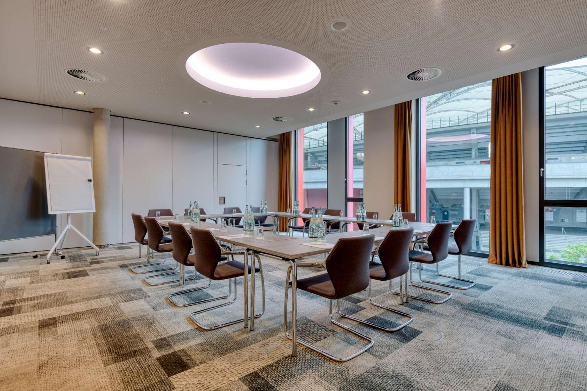 Hilton Garden Inn Stuttgart Neckarpark Экстерьер фото