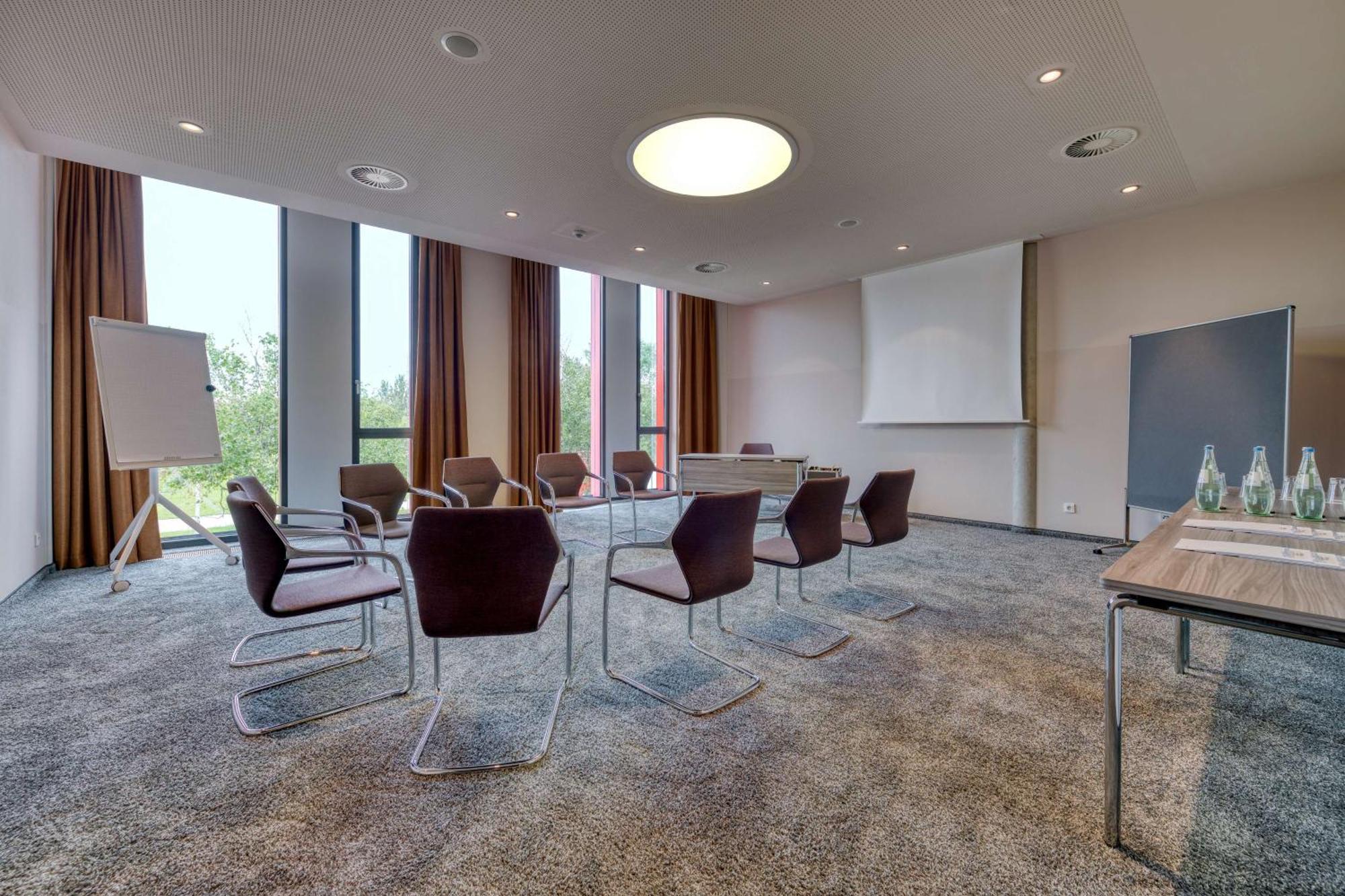 Hilton Garden Inn Stuttgart Neckarpark Экстерьер фото