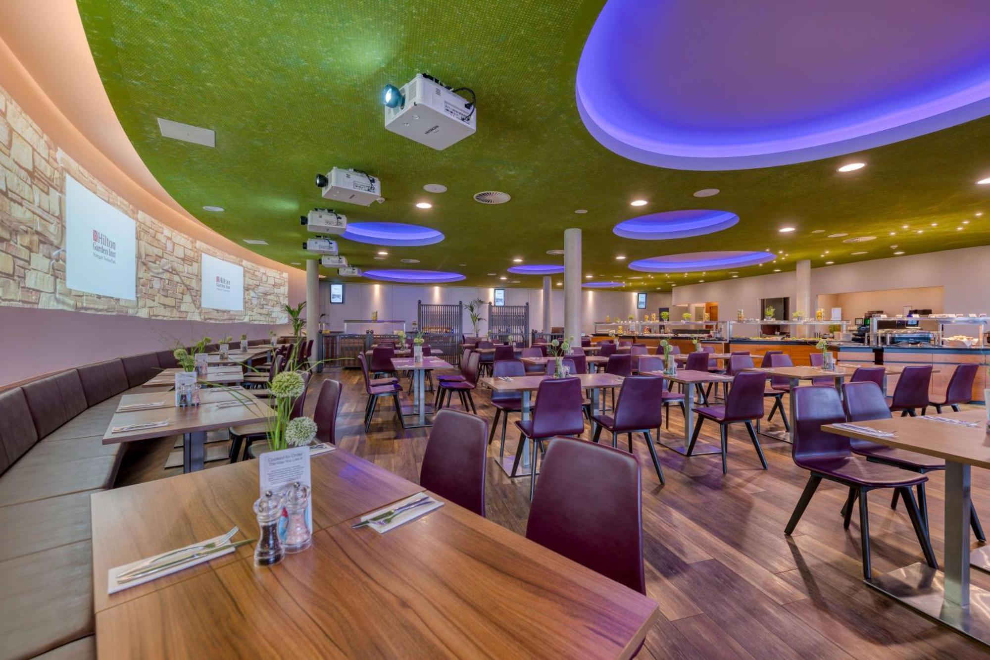 Hilton Garden Inn Stuttgart Neckarpark Экстерьер фото