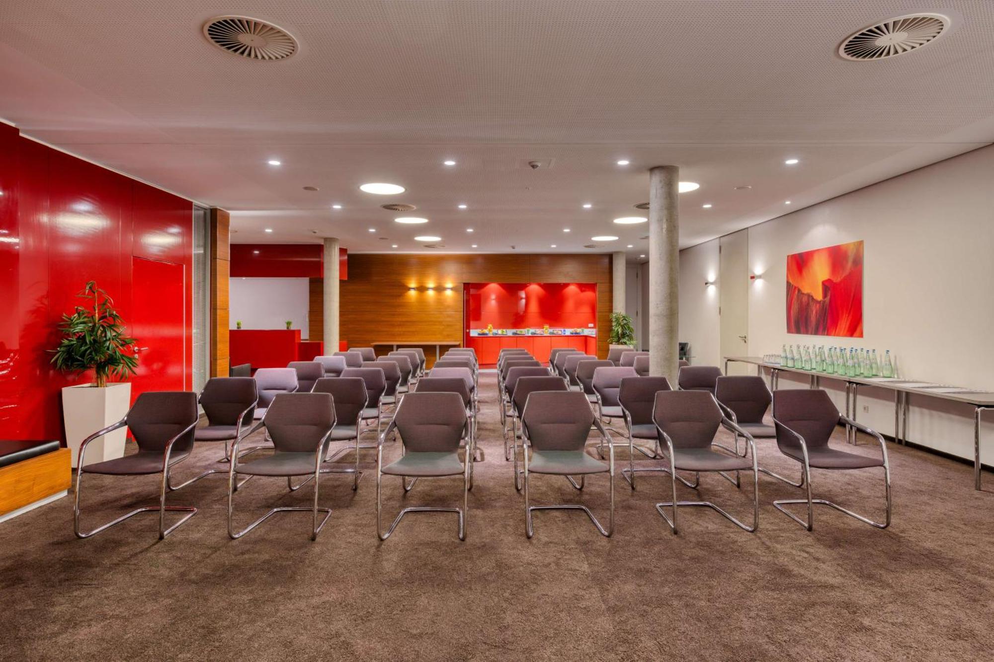 Hilton Garden Inn Stuttgart Neckarpark Экстерьер фото